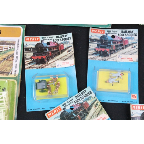 176 - 72 Carded / boxed OO / HO gauge accessories to include Merit and Airfix featuring Merit Loco Crew 50... 