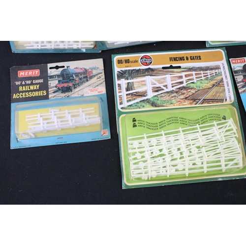 176 - 72 Carded / boxed OO / HO gauge accessories to include Merit and Airfix featuring Merit Loco Crew 50... 