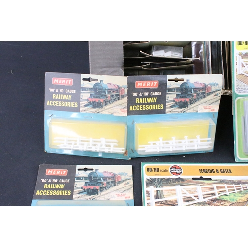 176 - 72 Carded / boxed OO / HO gauge accessories to include Merit and Airfix featuring Merit Loco Crew 50... 