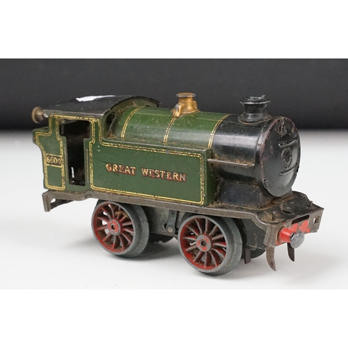 103 - Hornby O gauge clockwork 0-4-0 6600 Great Western Railway GWR Tank Locomotive in green, together wit... 