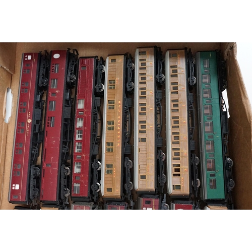 107 - 32 OO gauge rolling stock coaches to include Hornby, Lima, Bachmann etc