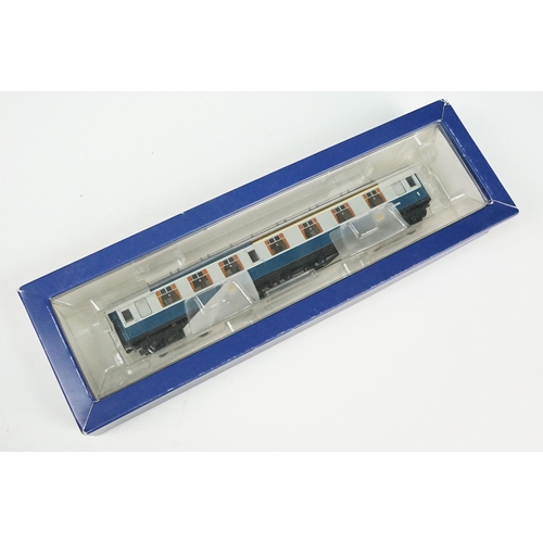 107 - 32 OO gauge rolling stock coaches to include Hornby, Lima, Bachmann etc