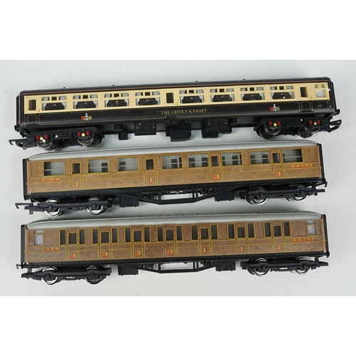 107 - 32 OO gauge rolling stock coaches to include Hornby, Lima, Bachmann etc