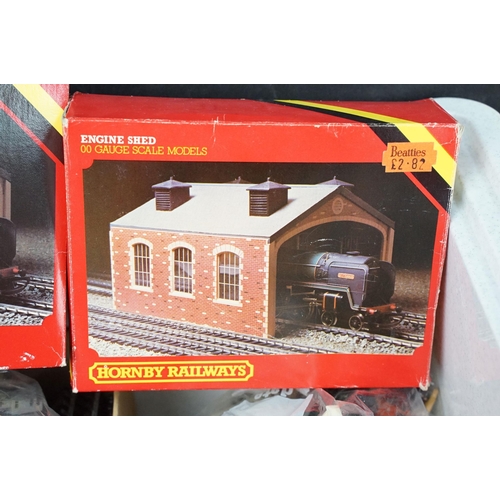 112 - Collection of OO gauge model railway to include boxed Hornby R761 GWR Kneller Hall Locomotive, 15 x ... 