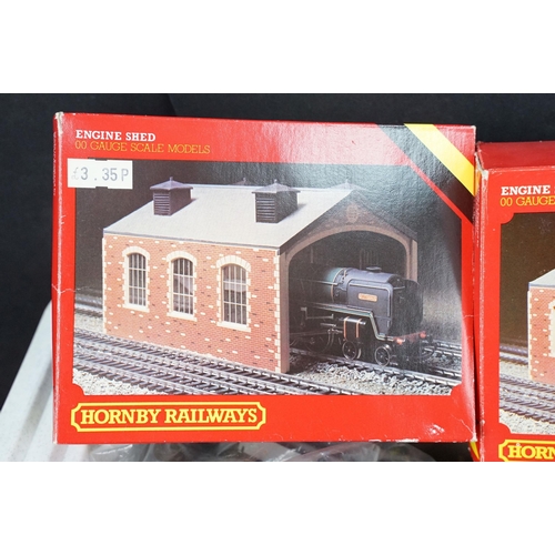 112 - Collection of OO gauge model railway to include boxed Hornby R761 GWR Kneller Hall Locomotive, 15 x ... 