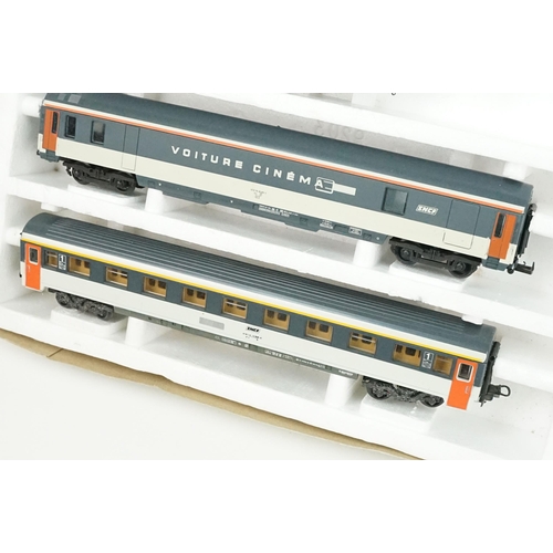 114 - Boxed Lima OO gauge 105800 220 Grand Percorsi train set with SNCF locomotive, 5 x coaches, track and... 