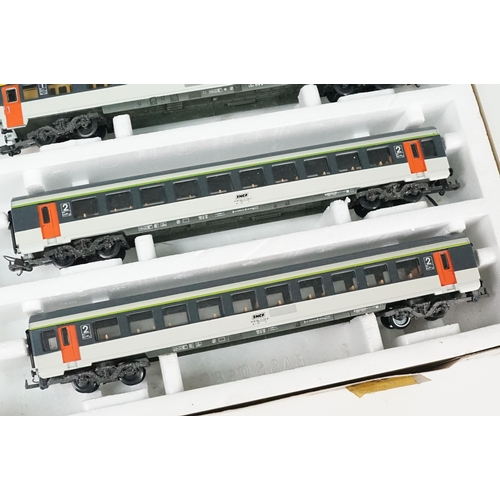 114 - Boxed Lima OO gauge 105800 220 Grand Percorsi train set with SNCF locomotive, 5 x coaches, track and... 