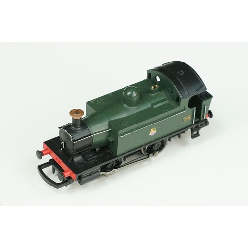 117 - Two OO gauge locomotives to include Triang R52 47606 0-6-0 and Hornby 328 0-4-0 plus a group of trac... 