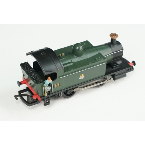 117 - Two OO gauge locomotives to include Triang R52 47606 0-6-0 and Hornby 328 0-4-0 plus a group of trac... 