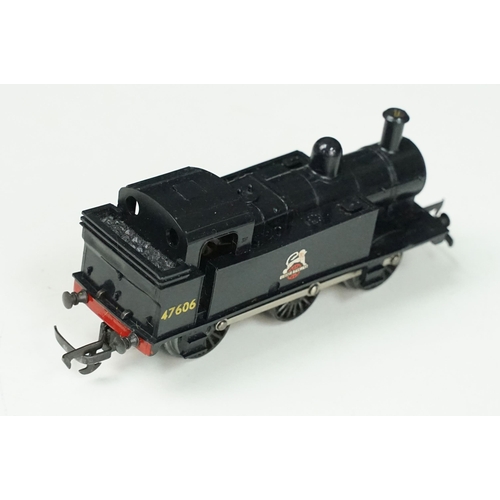 117 - Two OO gauge locomotives to include Triang R52 47606 0-6-0 and Hornby 328 0-4-0 plus a group of trac... 