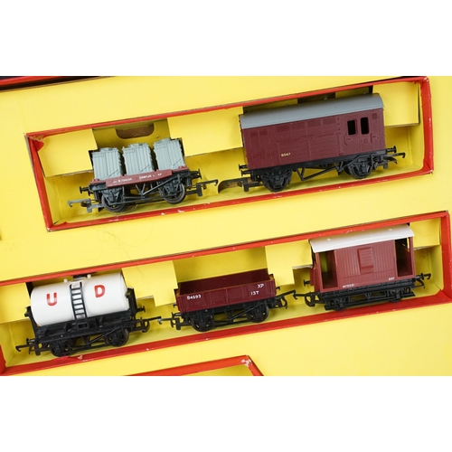 118 - Boxed Triang Hornby OO gauge RS51 The Freightmaster train set, appearing complete with gd box