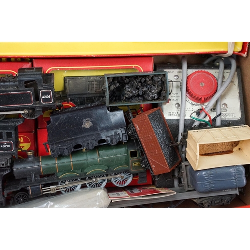 119 - Collection of OO gauge model railway to include 8 x locomotives featuring Hornby D7063, Triang Princ... 