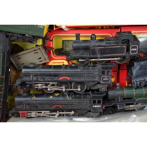 119 - Collection of OO gauge model railway to include 8 x locomotives featuring Hornby D7063, Triang Princ... 