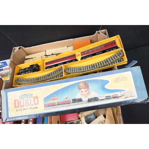 120 - Large quantity of Hornby Dublo model railway to include boxed train set with locomotive, trackside s... 