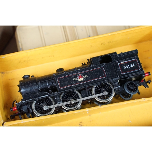 120 - Large quantity of Hornby Dublo model railway to include boxed train set with locomotive, trackside s... 