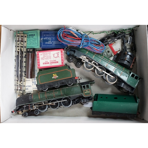 120 - Large quantity of Hornby Dublo model railway to include boxed train set with locomotive, trackside s... 