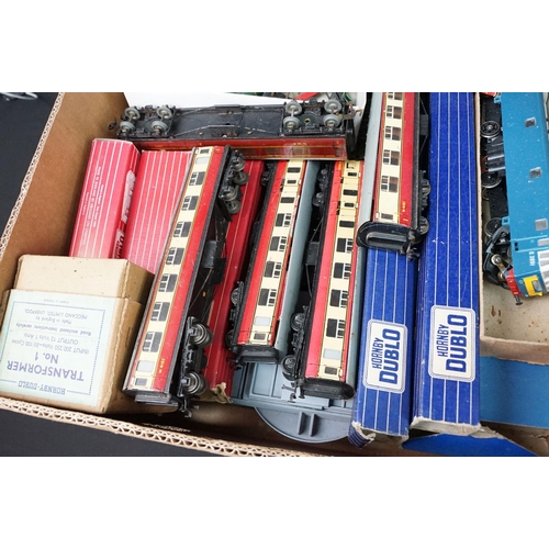 120 - Large quantity of Hornby Dublo model railway to include boxed train set with locomotive, trackside s... 