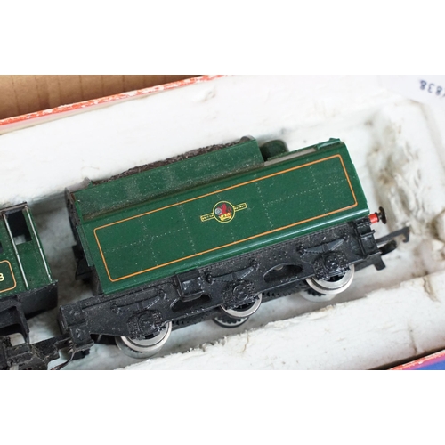 121 - Collection of Hornby Dublo model railway to include EDP1 Passenger Train set with Sir Nigel Gresley ... 