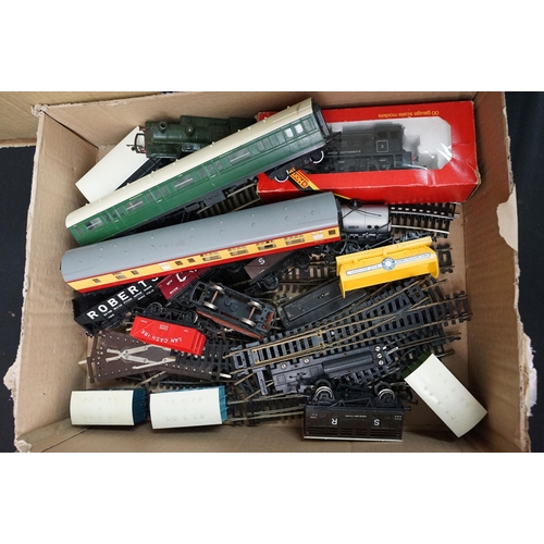 121 - Collection of Hornby Dublo model railway to include EDP1 Passenger Train set with Sir Nigel Gresley ... 