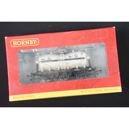 124 - Boxed Hornby OO gauge R1142 Western Passenger train set appearing complete, plus a boxed Hornby R103... 