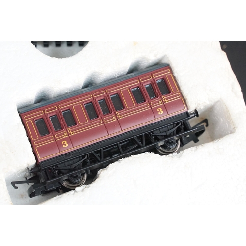 124 - Boxed Hornby OO gauge R1142 Western Passenger train set appearing complete, plus a boxed Hornby R103... 