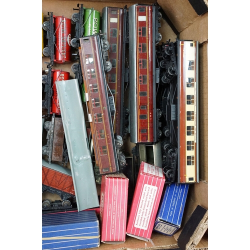 125 - 15 Boxed Hornby Dublo items of rolling stock to include 4620 Breakdown Crane etc plus around 50 x un... 