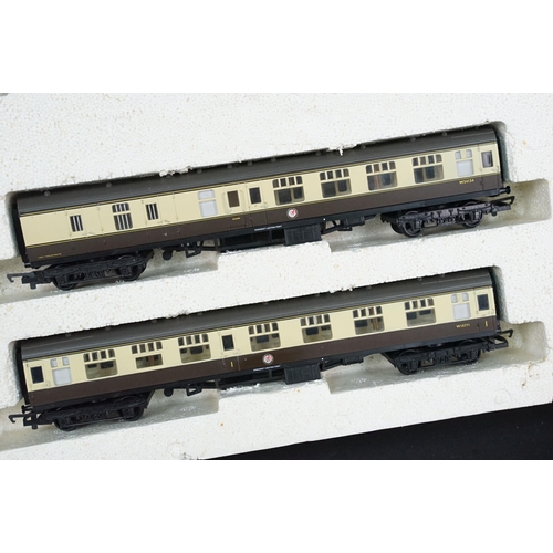 127 - Collection of OO gauge model railway to include boxed Hornby OO gauge R826 Cornish Riviera Express t... 