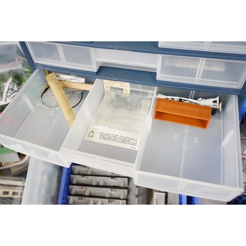 128 - Quantity of N & OO gauge model railway accessories to include many card trackside buildings, Triang ... 