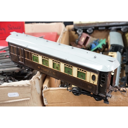 129 - Collection of Hornby O gauge model railway to include 6 x trackside buildings, 5 x coaches, 4 x boxe... 