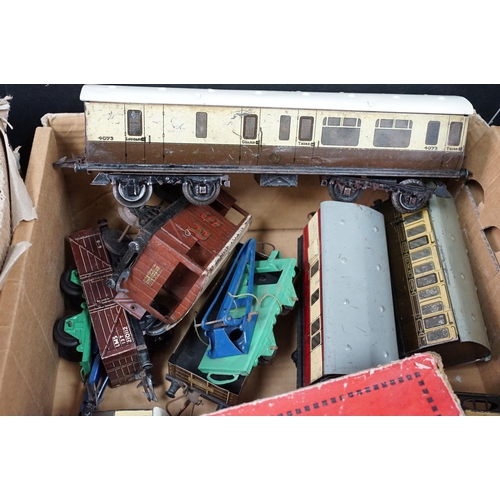 129 - Collection of Hornby O gauge model railway to include 6 x trackside buildings, 5 x coaches, 4 x boxe... 