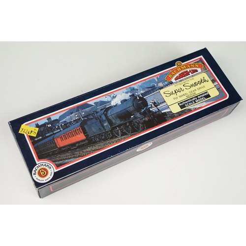 137 - Four boxed Bachmann OO gauge locomotives to include 31825 2-6-0 43XX green, 31-852 J39 64967 BR late... 