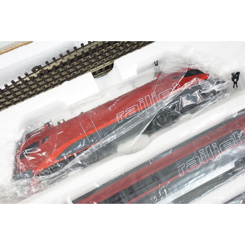 147 - Boxed Piko HO gauge 57172 Passenger Train starter set, complete