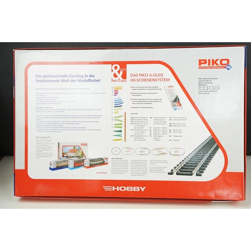 147 - Boxed Piko HO gauge 57172 Passenger Train starter set, complete