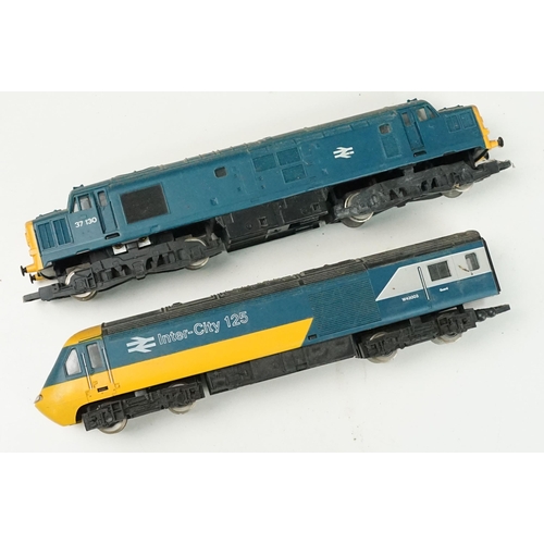 160 - 11 OO gauge locomotives to include Lima D6755, Triang R357 D5572, Triang R850 Flying Scotsman etc