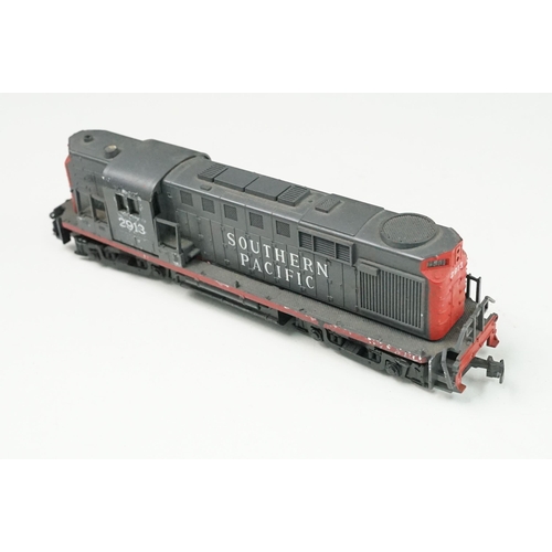 160 - 11 OO gauge locomotives to include Lima D6755, Triang R357 D5572, Triang R850 Flying Scotsman etc