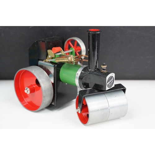 180 - Steam Engine - Boxed Mamod SR1A Steam Roller Reversing Steam Engine, in green body with red wheels, ... 