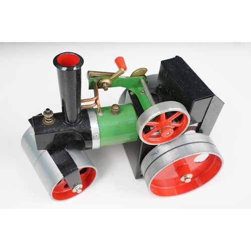 180 - Steam Engine - Boxed Mamod SR1A Steam Roller Reversing Steam Engine, in green body with red wheels, ... 