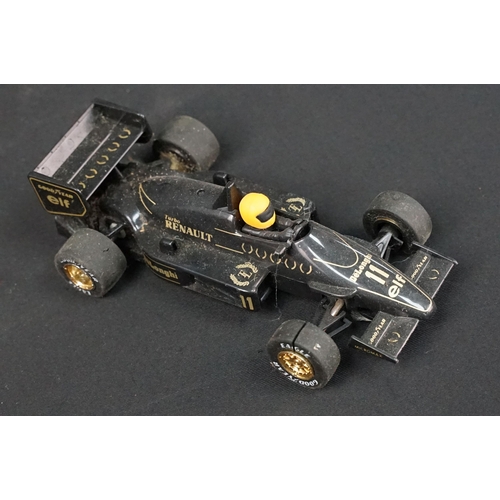 187 - Eight boxed / cased diecast models to include 6 x Heritage Formula One models including 210 Williams... 