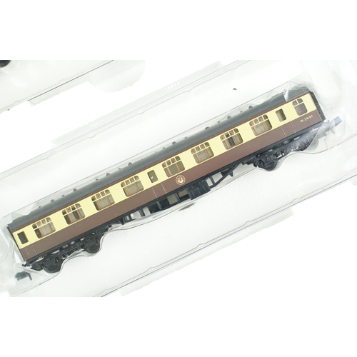 19 - Boxed Graham Farish N gauge 370150 Bristolian set with Castle locomotive, three coaches set and part... 