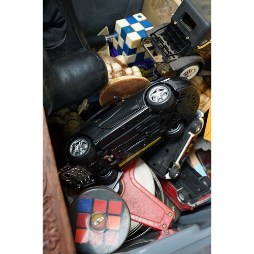 191 - Quantity of toys and collectables to include many plastic robots featuring Empire r/c Power Rangers ... 