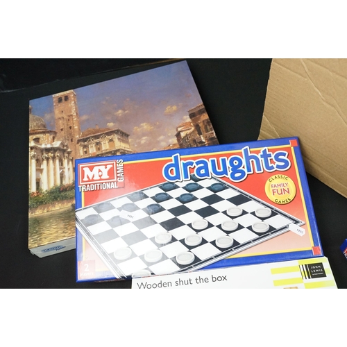 206 - Quantity of mixed board games and puzzles to include Articulate, Draughts, Ludo, Scrabble, Monopoly ... 