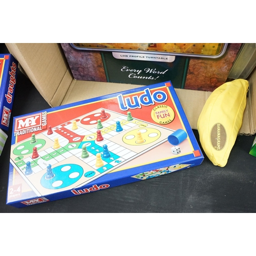 206 - Quantity of mixed board games and puzzles to include Articulate, Draughts, Ludo, Scrabble, Monopoly ... 