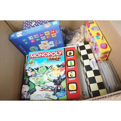 206 - Quantity of mixed board games and puzzles to include Articulate, Draughts, Ludo, Scrabble, Monopoly ... 