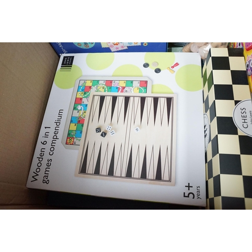 206 - Quantity of mixed board games and puzzles to include Articulate, Draughts, Ludo, Scrabble, Monopoly ... 