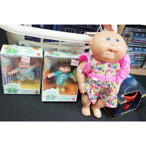 213 - Quantity of mixed Doctor Who toys to include over 40 x sealed Monster Invasion Trading Card Game, Do... 