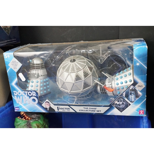 214 - Large quantity of Doctor Who toys to include Revelation Of The Daleks Collectors' Set, The Sontaran ... 