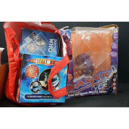 214 - Large quantity of Doctor Who toys to include Revelation Of The Daleks Collectors' Set, The Sontaran ... 