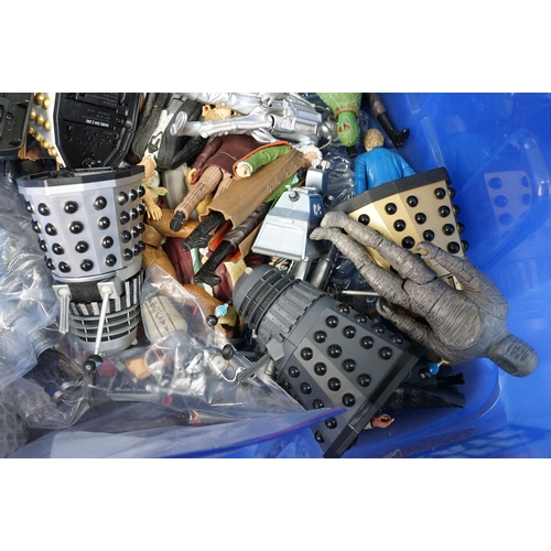 214 - Large quantity of Doctor Who toys to include Revelation Of The Daleks Collectors' Set, The Sontaran ... 