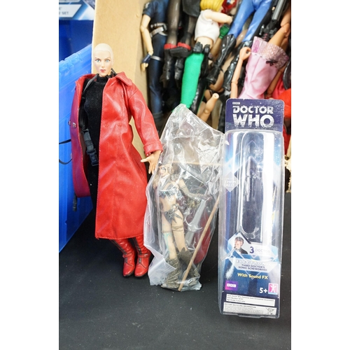 214 - Large quantity of Doctor Who toys to include Revelation Of The Daleks Collectors' Set, The Sontaran ... 