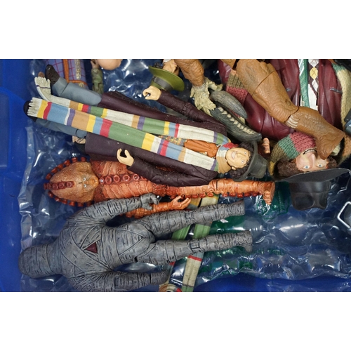 214 - Large quantity of Doctor Who toys to include Revelation Of The Daleks Collectors' Set, The Sontaran ... 